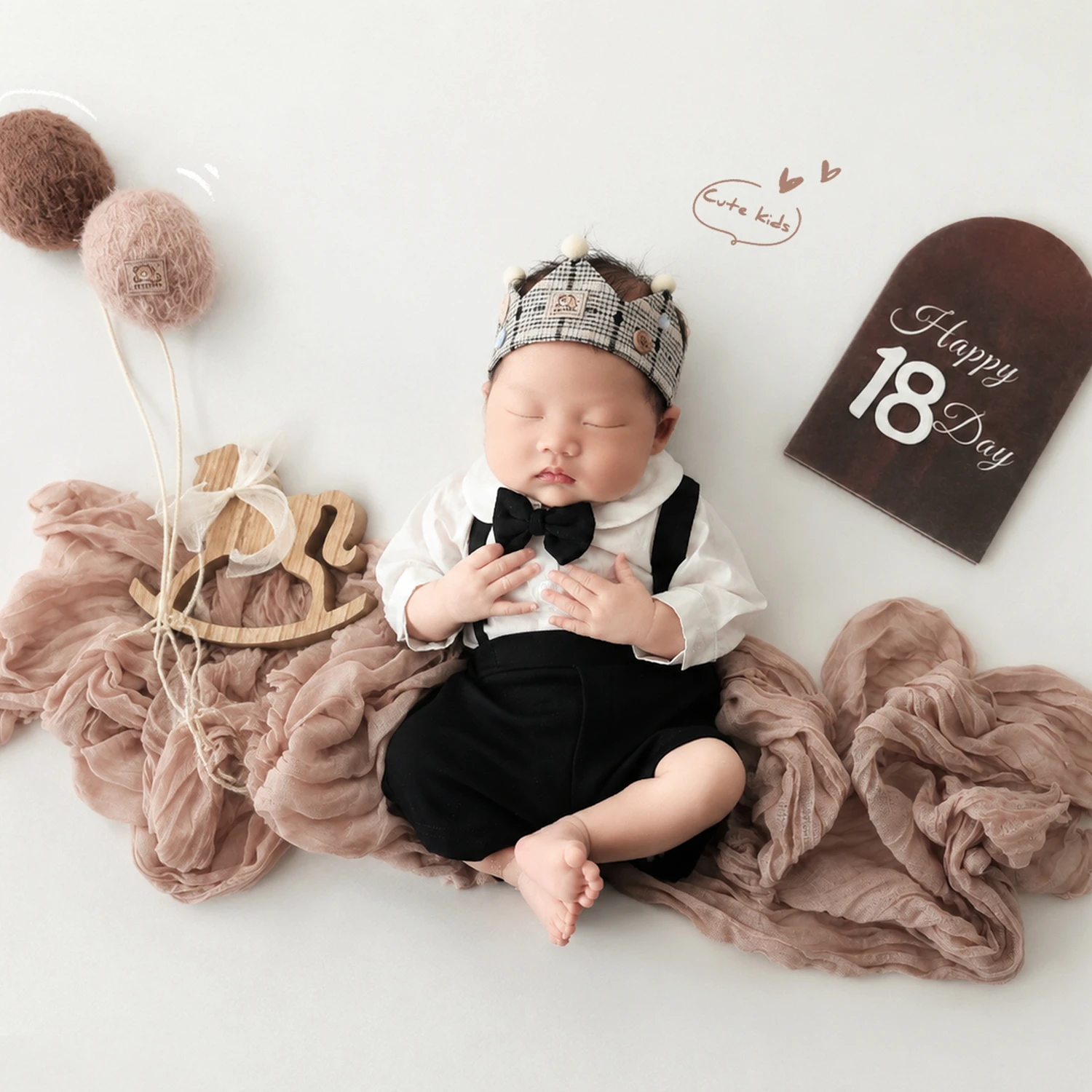 Newborn Boy Crown Outfit Baby Photography Props Set Studio Photo Shoot Props Newborn Baby Pictures Milestone Photography