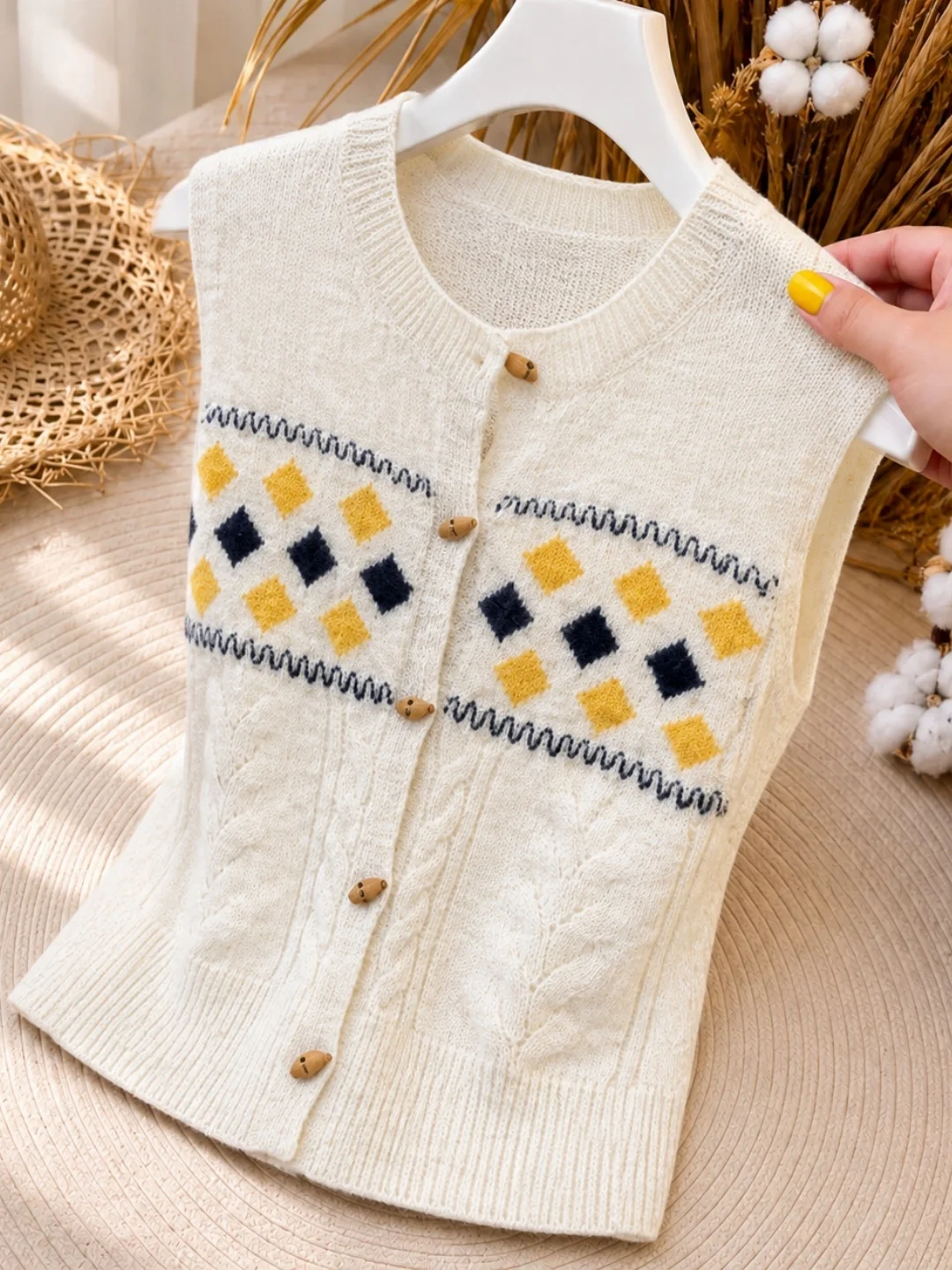Retro Color Block Knitted Vest Women's Sleeveless Jacket Rhombus Pattern Button up Casual Outerwear Autumn Fashion 2026