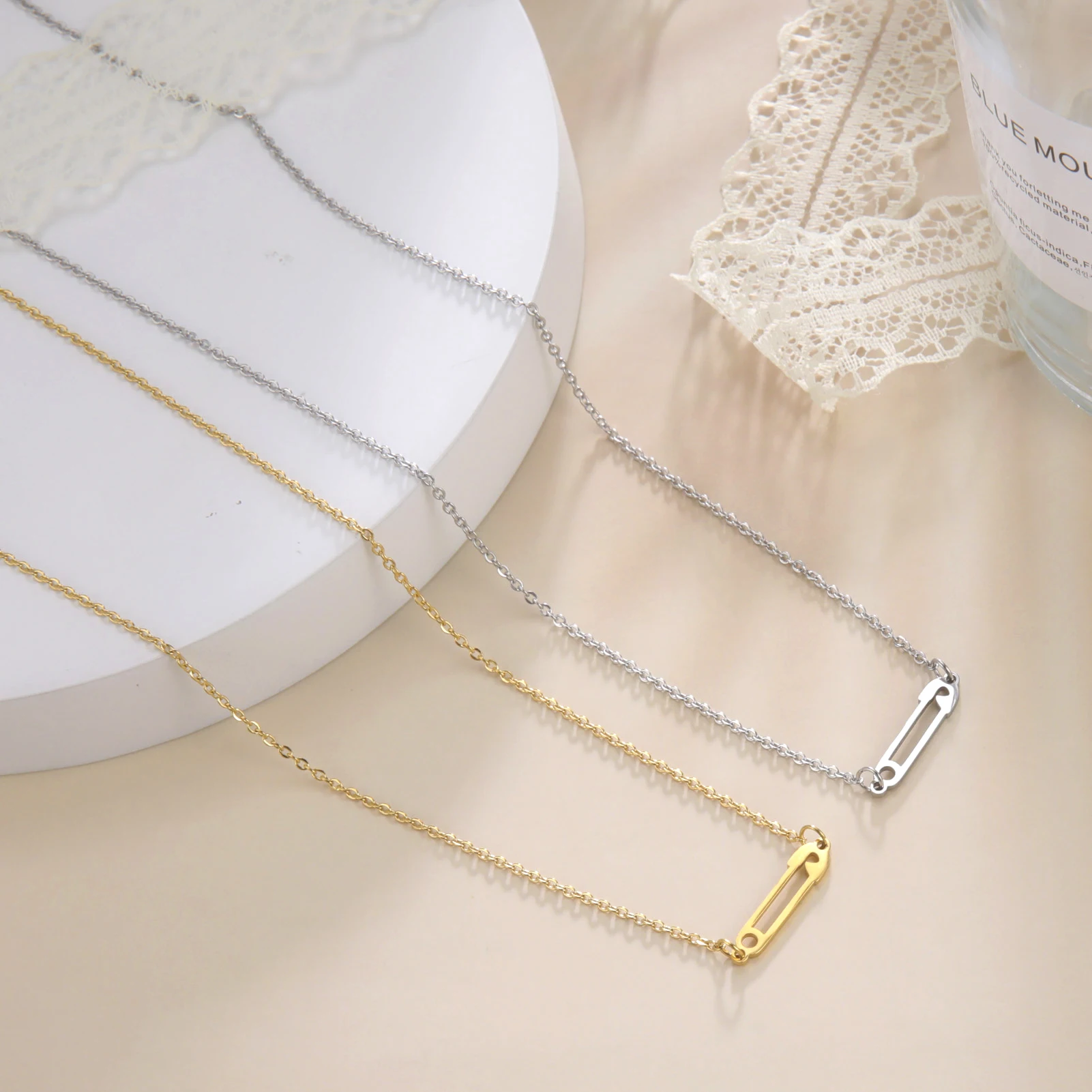 Teamer Paper Clip Pendant Necklace for Women Unique Design Pin Clavicle Chain Stainless Steel Female Simple Temperament Jewelry
