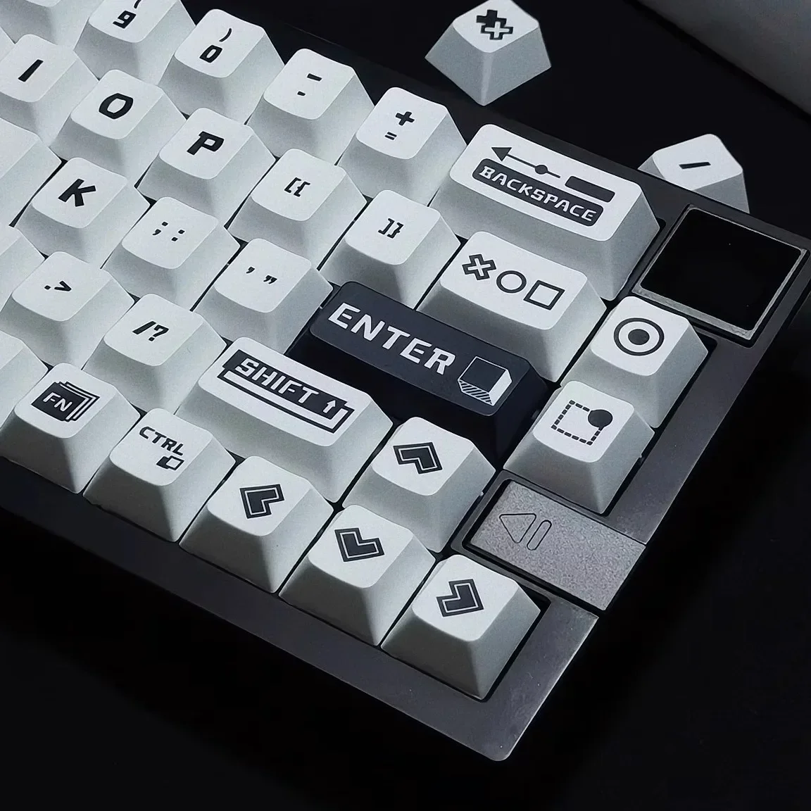 

Black geometric keycaps, small original height, full set of PBT material sublimation process, mechanical keyboard customization