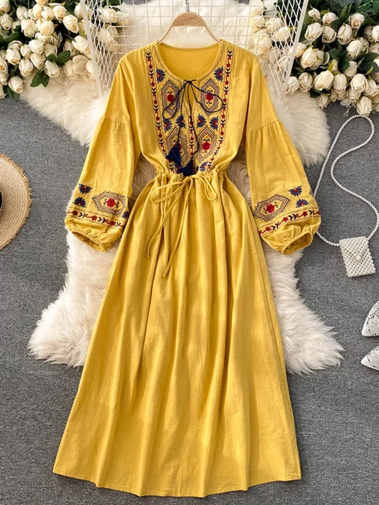 New Women's Bohemian Retro National Wind Embroidery Floral Tassel O-Collar Midi Bubble Puff Sleeve Female Vestidos  PL595