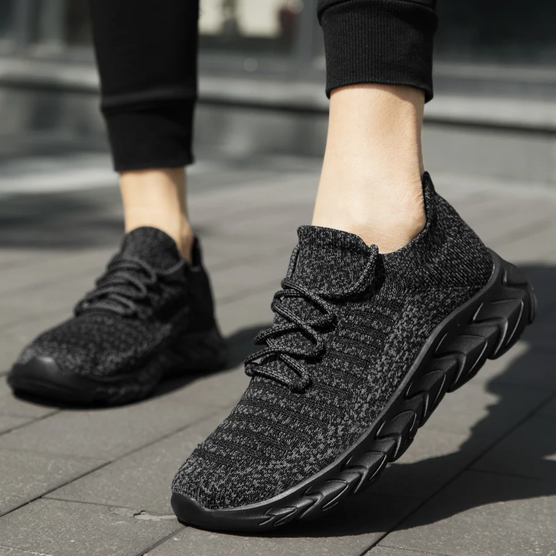 Couple Men and Women's Casual Shoes New Ultra Light Socks Mesh Trend Breathable and Comfortable Low Top Platform Sports Shoes