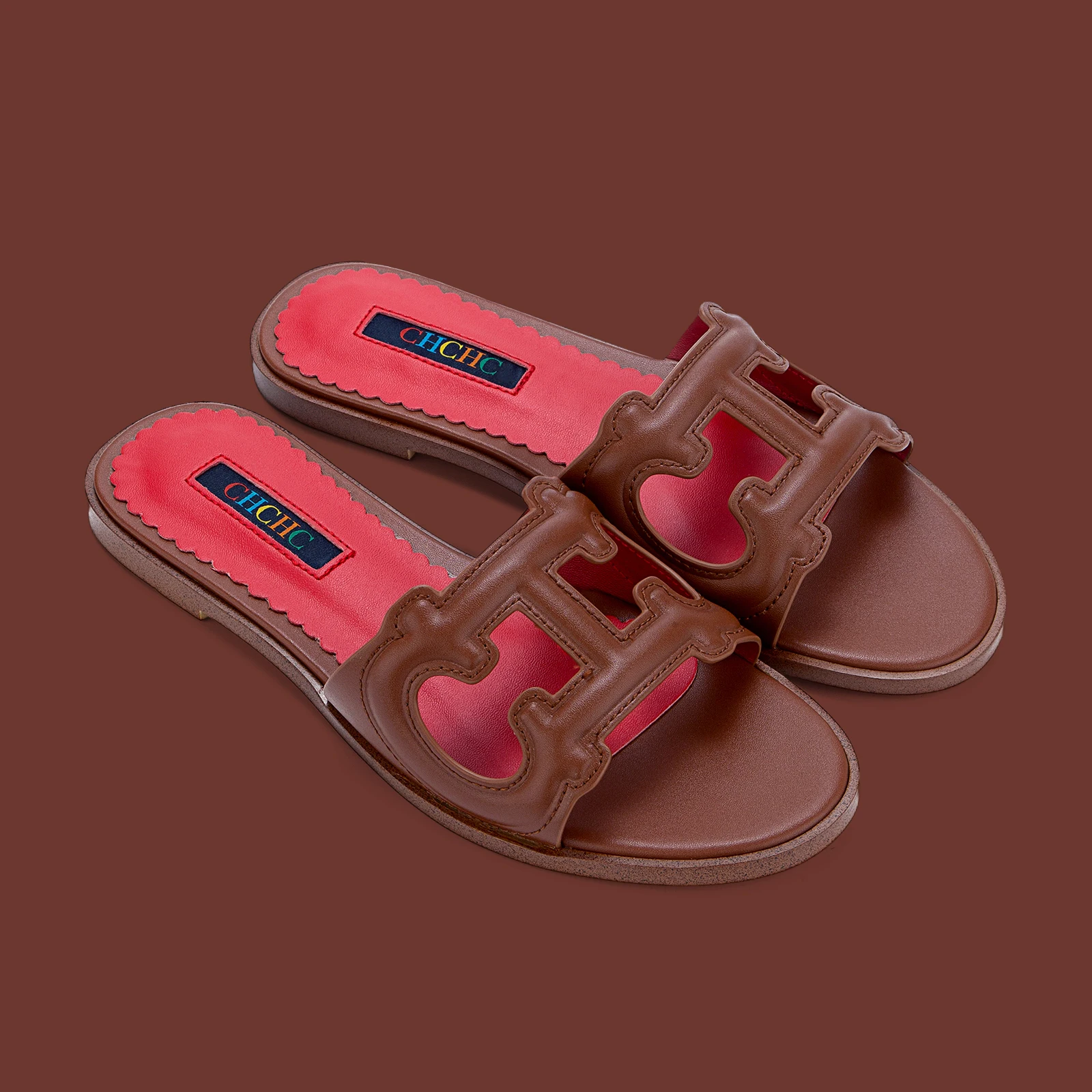 صنادل مسطحة جديدة 2025 بنية بتصميم H وتجويفات مموجة - مريحة للنساء في رحلات التخييم والعطلات غير الرسمية