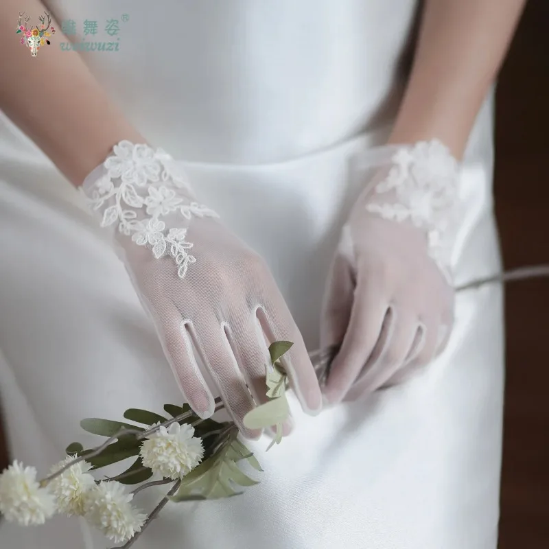 

Bride White Soft Tulle Wedding Dresses Gloves Lace Appliqued Short Paragraph Mittens Lady Women Pageant Prom Perform Accessories