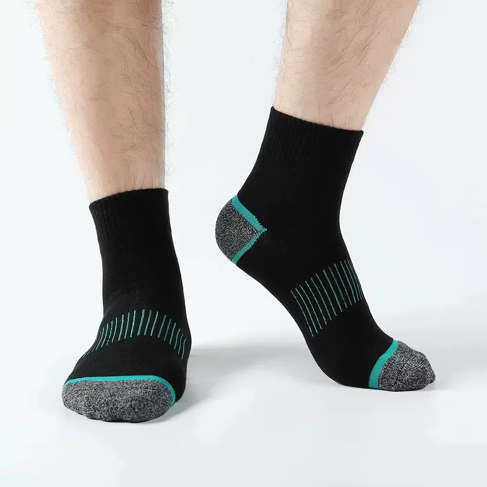 5 pairs of socks - Men's outdoor sports socks for hiking, cycling, basketball. Comfortable and breathable. Reinforced heel.
