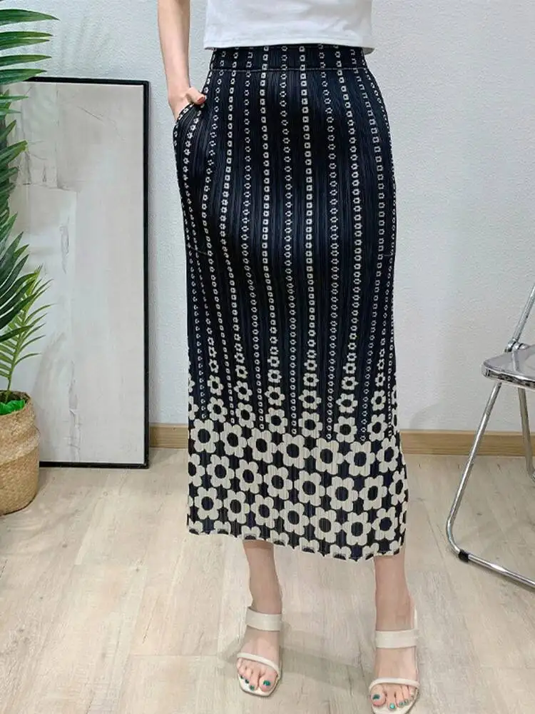 Pleated Midi Women's Skirt 2025 New Niche Design Striped Floral Printting Straight Side Vent Skirts Casual Chic 2LSUP