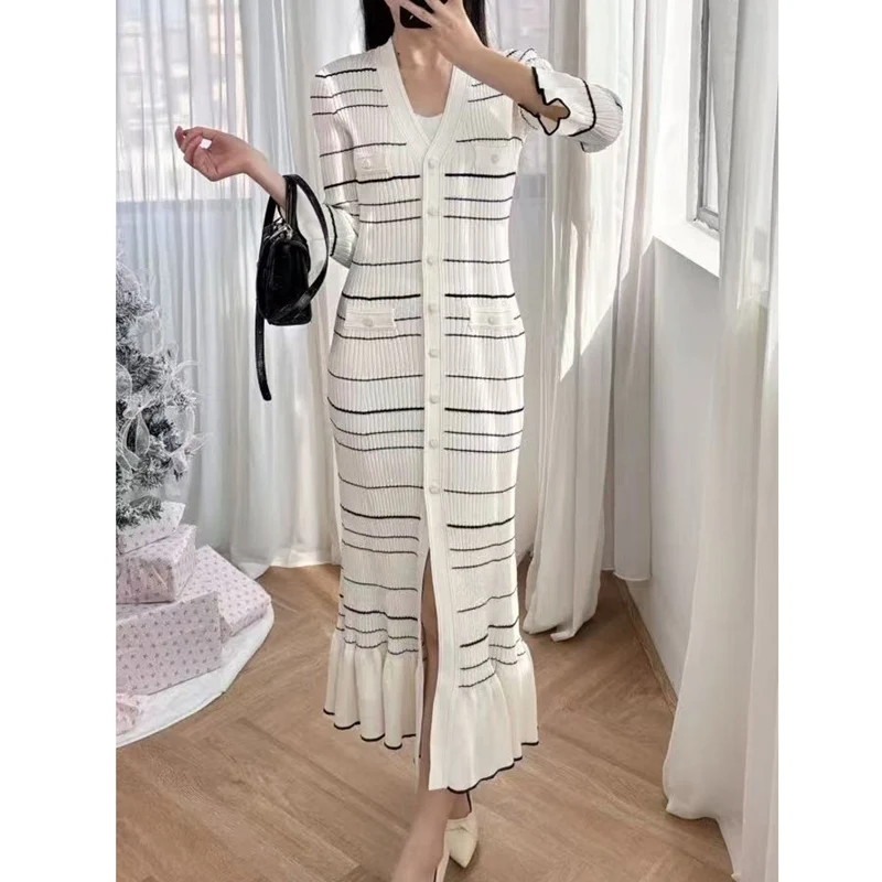Vestido de punto a media pantorrilla a rayas para mujer, vestido elegante ajustado de un solo pecho con cuello en V de longitud media para principios de primavera 25A077