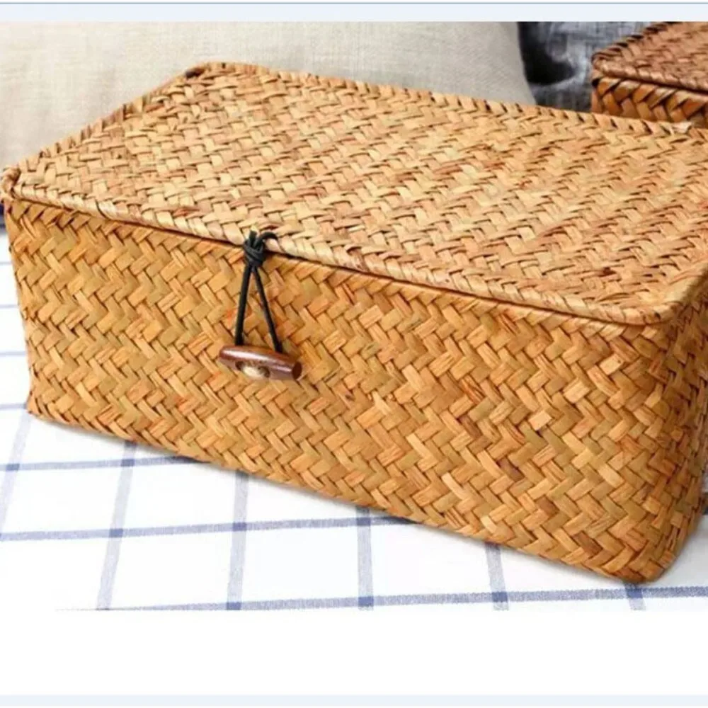 

Handmade Straw Storage Basket with Lid Woven Western Style Gift Box for Women's Day Handheld Decorative Packaging Container