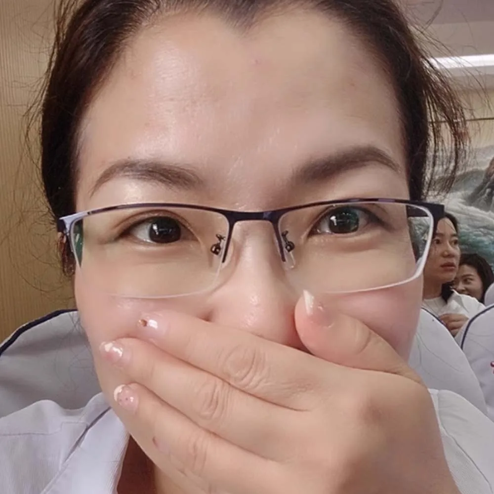 แว่นตาป้องกันแสงสีฟ้าแบบใส โลหะผสม HD ครึ่งกรอบ แว่นสายตาสำหรับธุรกิจ น้ำหนักเบา สำหรับผู้ชาย ใช้สำหรับอ่านหนังสือ