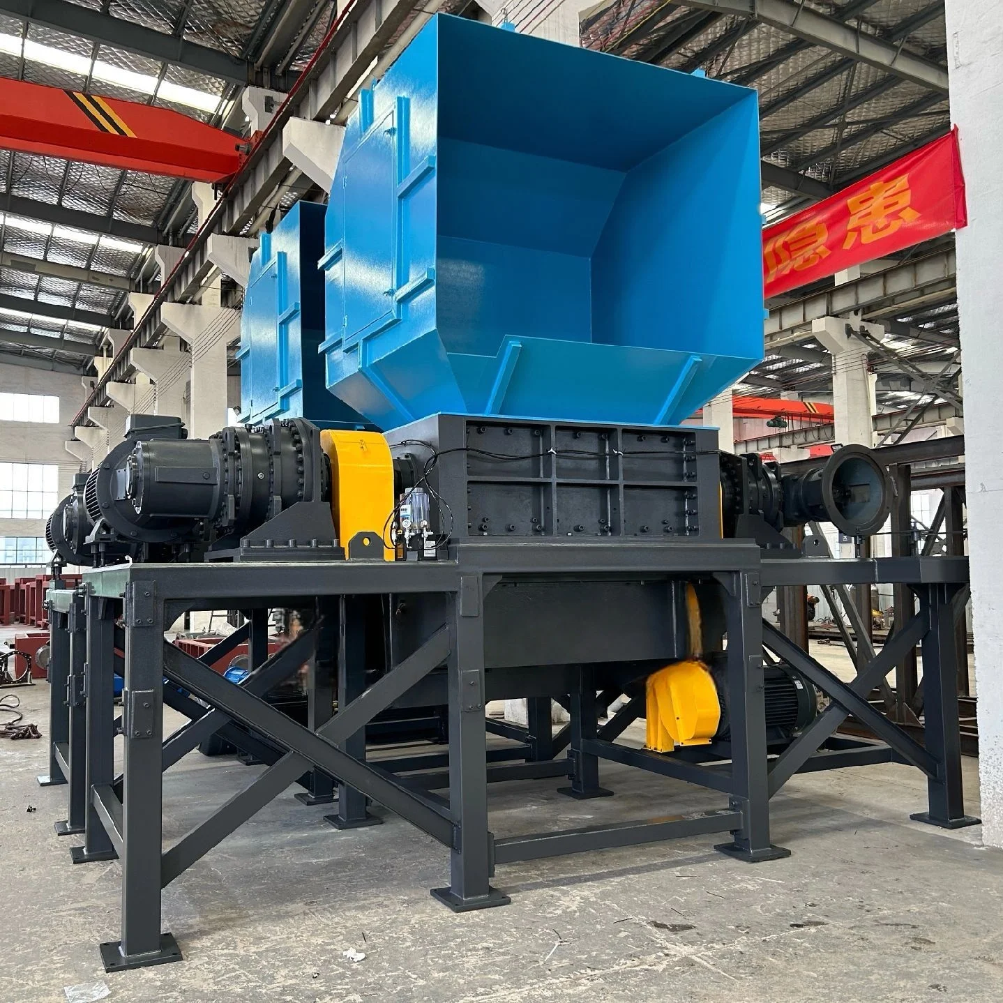 Heavy Duty Double Shaft Shredder For Plastic Metal Scrap Large Construction Waste Multifunctional Solid Waste Recycling Machine