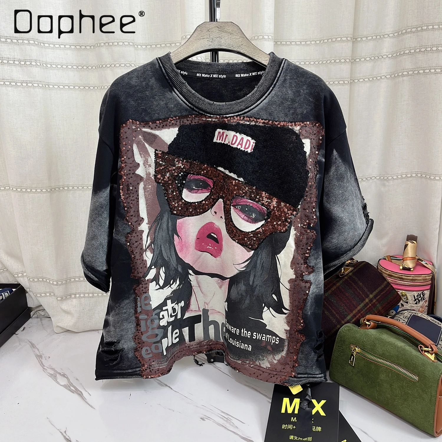 

Новинка осени 2025 года, свободная женская футболка с короткими рукавами и круглым вырезом с тяжелыми пайетками и мультяшным принтом, 38253, винтажный черный топ