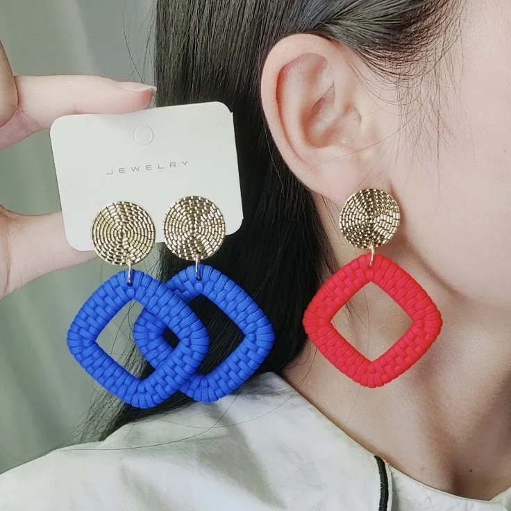 12 Farb geometrie Sprüh farbe Clip auf Ohrringe Frauen kein Piercing einfache Acryl Persönlichkeit Süßigkeiten Farbe Ohrringe für Frauen