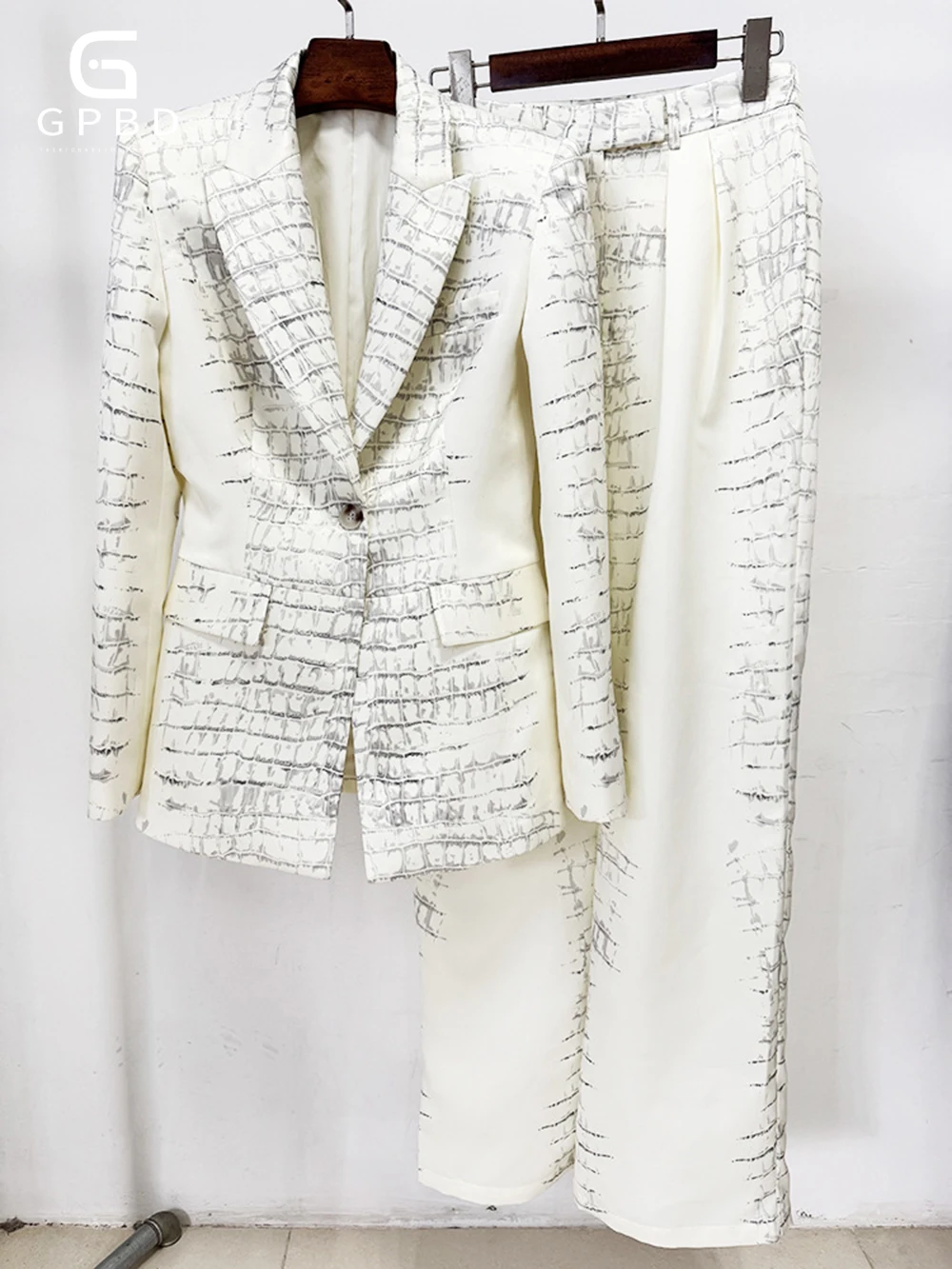 

Новейший модный темпераментный костюм с принтом крокодиловой кожи, женский пиджак на одной пуговице, расклешенные брюки с принтом, костюм из 2 предметов