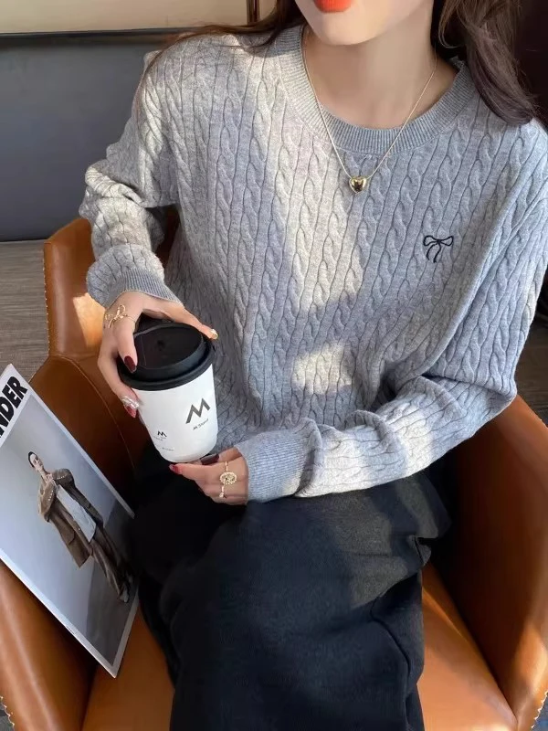 

ay Twisted Embroidered Knitwear Women's round Ne Base Layer irt Autumn Winter Inner Wear Sweater Can Be Worn as an Oute...