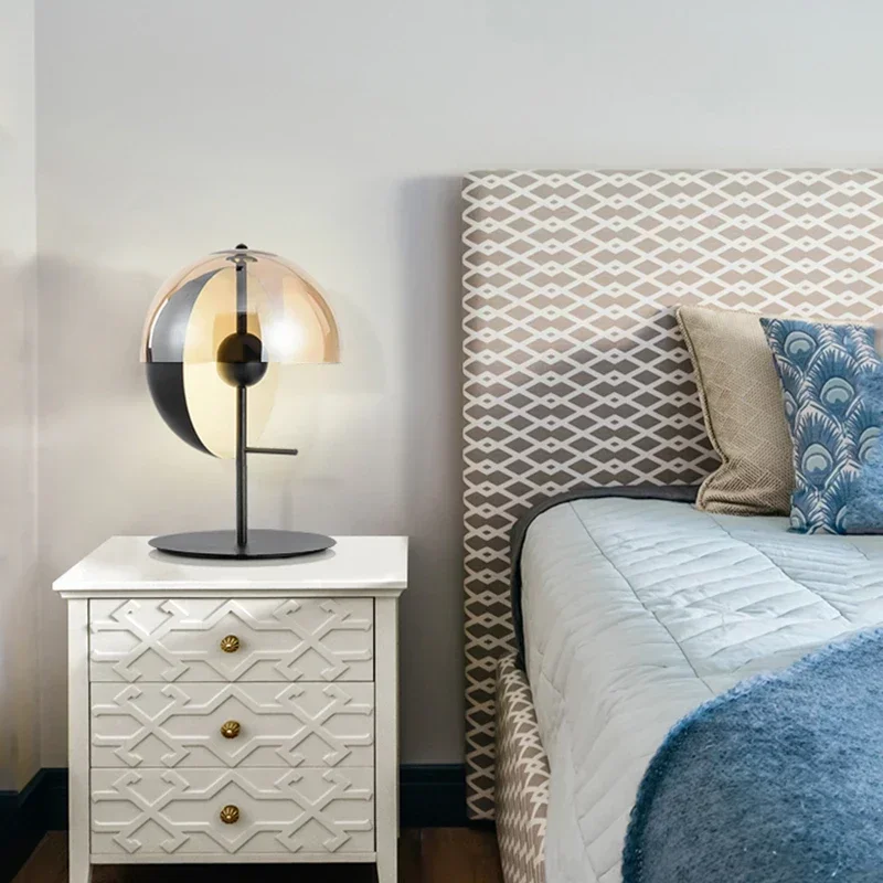 Nordic Design Minimalist and Creative Floor Lamp Modern LED Glass Shading Living Room Studio Coffee Shop Vertical Lamp