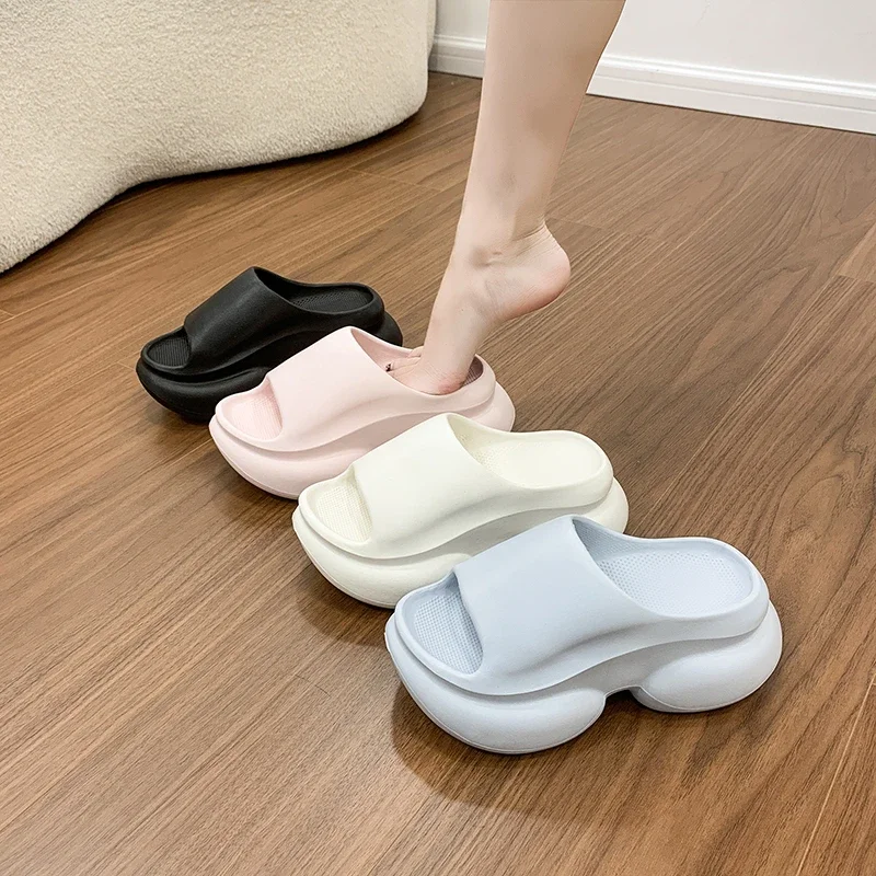 Summer New Style Women's Height-Increasing Thick-Soled Integrated Sandals for Outdoor Wear, Lightweight Non-Slip Beach Slippers