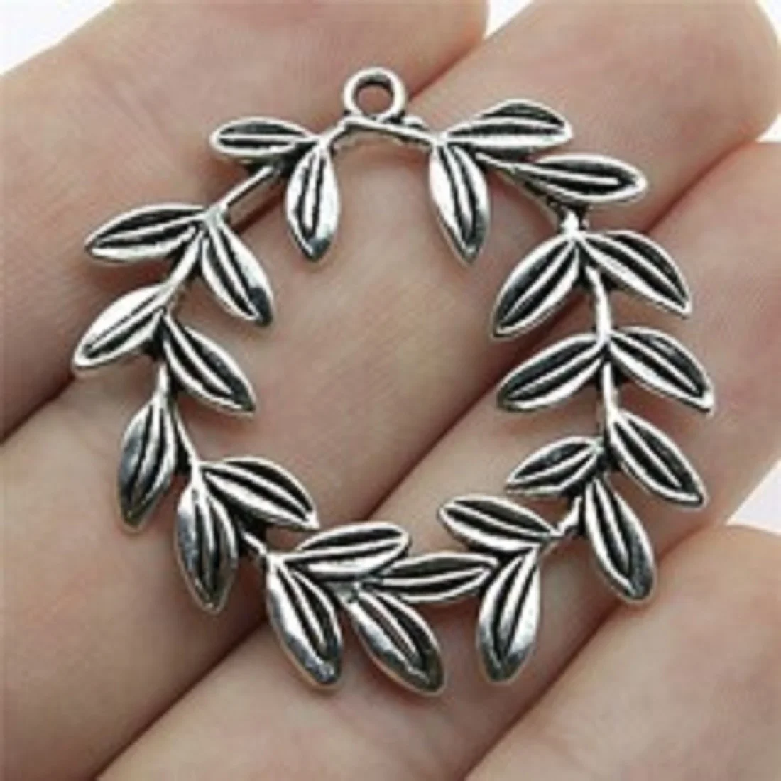 4Pcs/Lot Charms Olive Branch Wreath 40x39mm Tibetan Bronze Silver Color Pendants Antique Jewelry Making DIY Handmade Craft