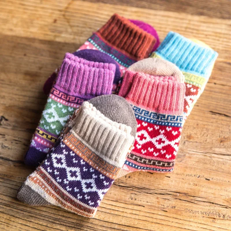 1Pairs/Lot Warm Wool Winter Socks Women Thick Cotton Socks Retro Colorful Snow Socks  Harajuku New Year 2024 Christmas Gift