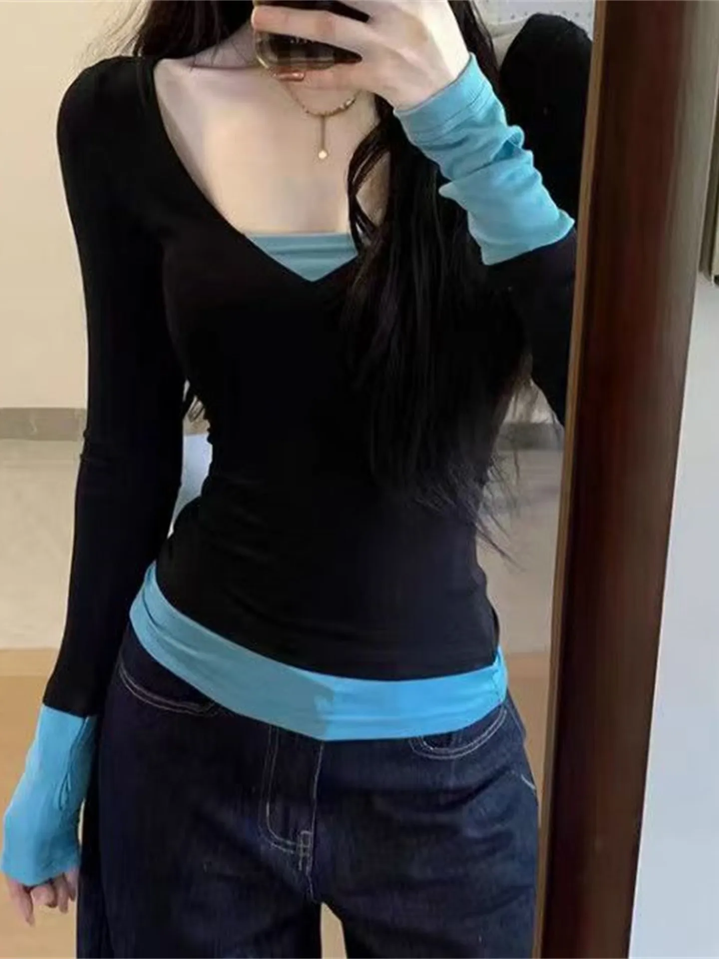 

Облегающий женский топ с V-образным вырезом, базовый слой, дизайн с цветовыми блоками, новинка ранней осени, тонкий, стройнящий, для создания иллюзии стройности