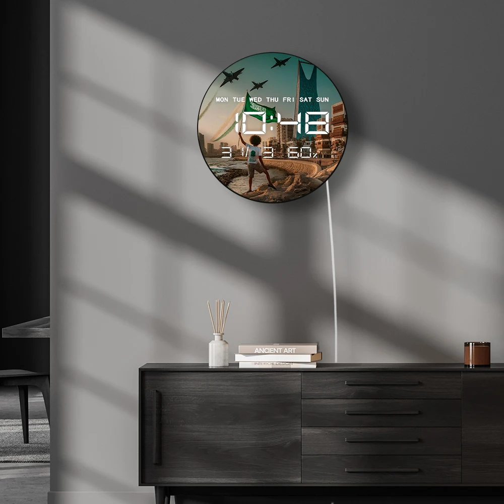 علم المملكة العربية السعودية ساعة حائط بتصميم عصري مع مؤقت وعرض درجة الحرارة وأفق إسلامي لديكور المنزل وساعة إلكترونية