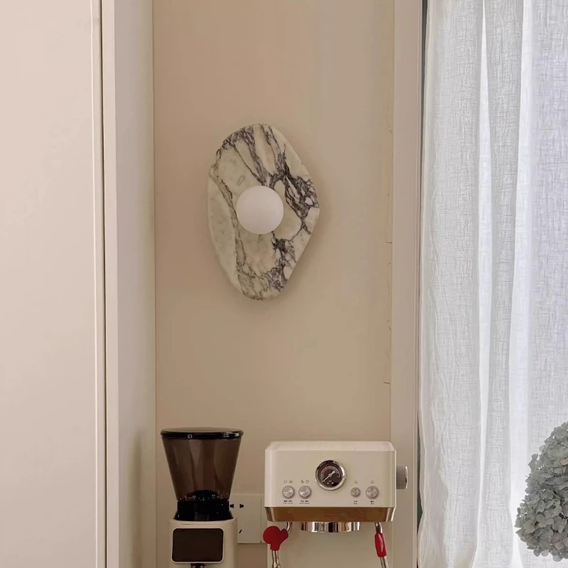 مصباح حائط رخامي مخطط، غرفة المعيشة، غرفة نوم الفندق، بجانب السرير، الممر، مصباح حائط على طراز بولغاري