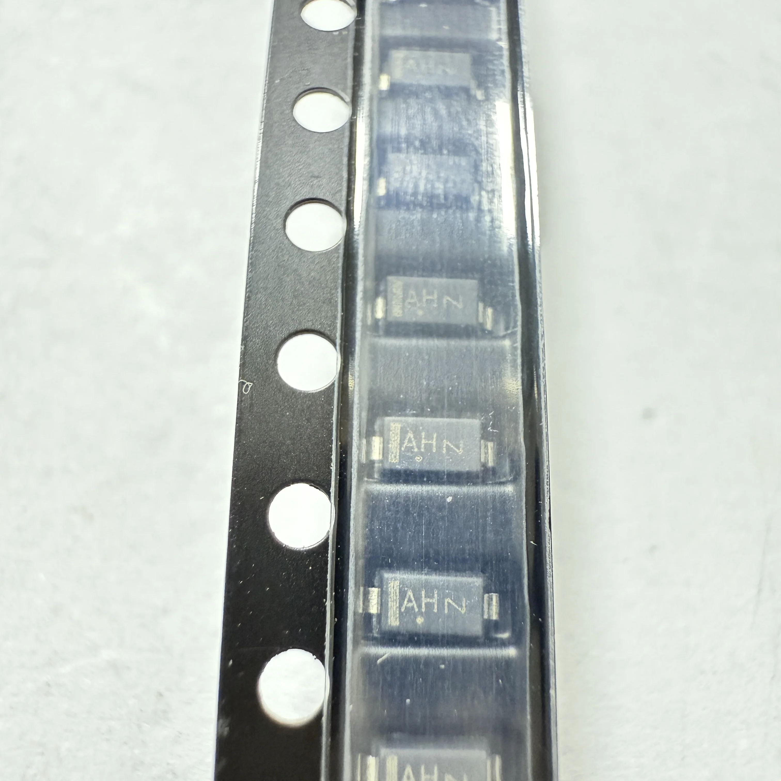 100 قطعة/الوحدة NSI45030AT1G (محركات LED)