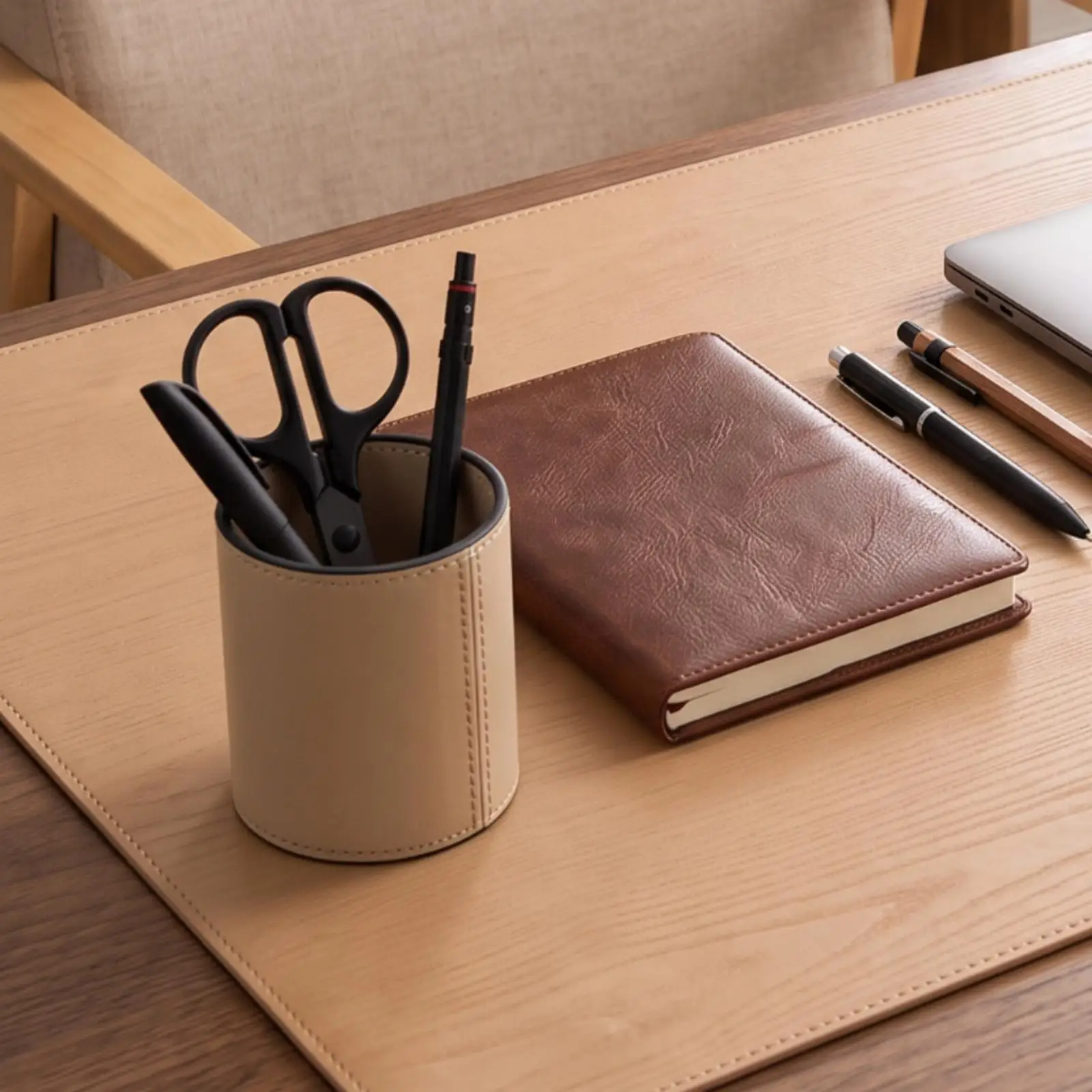 Leather Pen Holder Structured Cylindrical Pencil Cup Leather-Look Desk Cup Minimalist Desktop Stationery Container Compact
