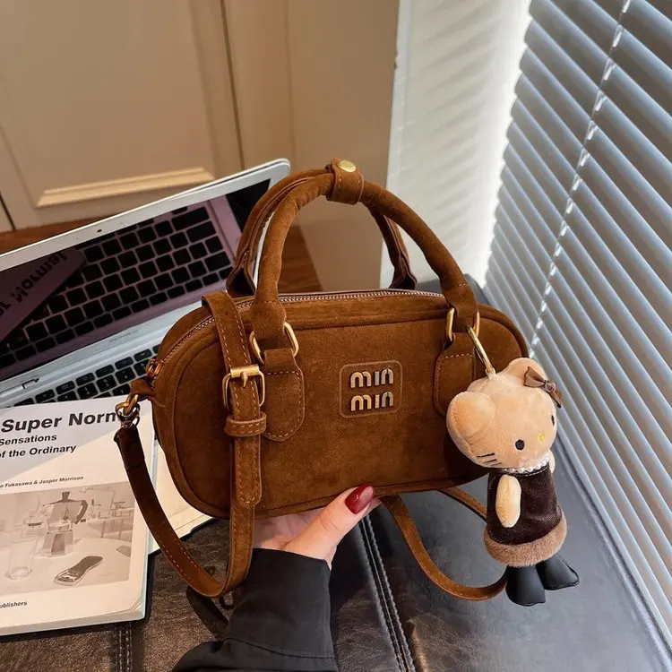 

Studio Square Shoulder Bag, Minimalist Frame with Detachable Chain, Day-to-Evening Crossbody Versatility, New 2026 Collection