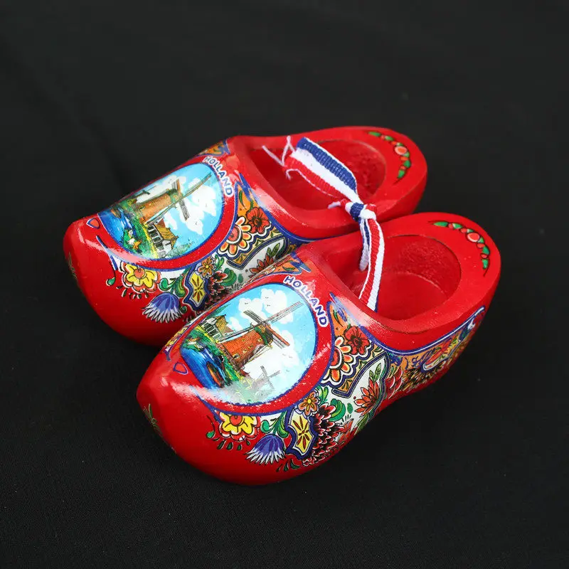 

Экспорт голландских фирменных деревянных украшений для обуви.