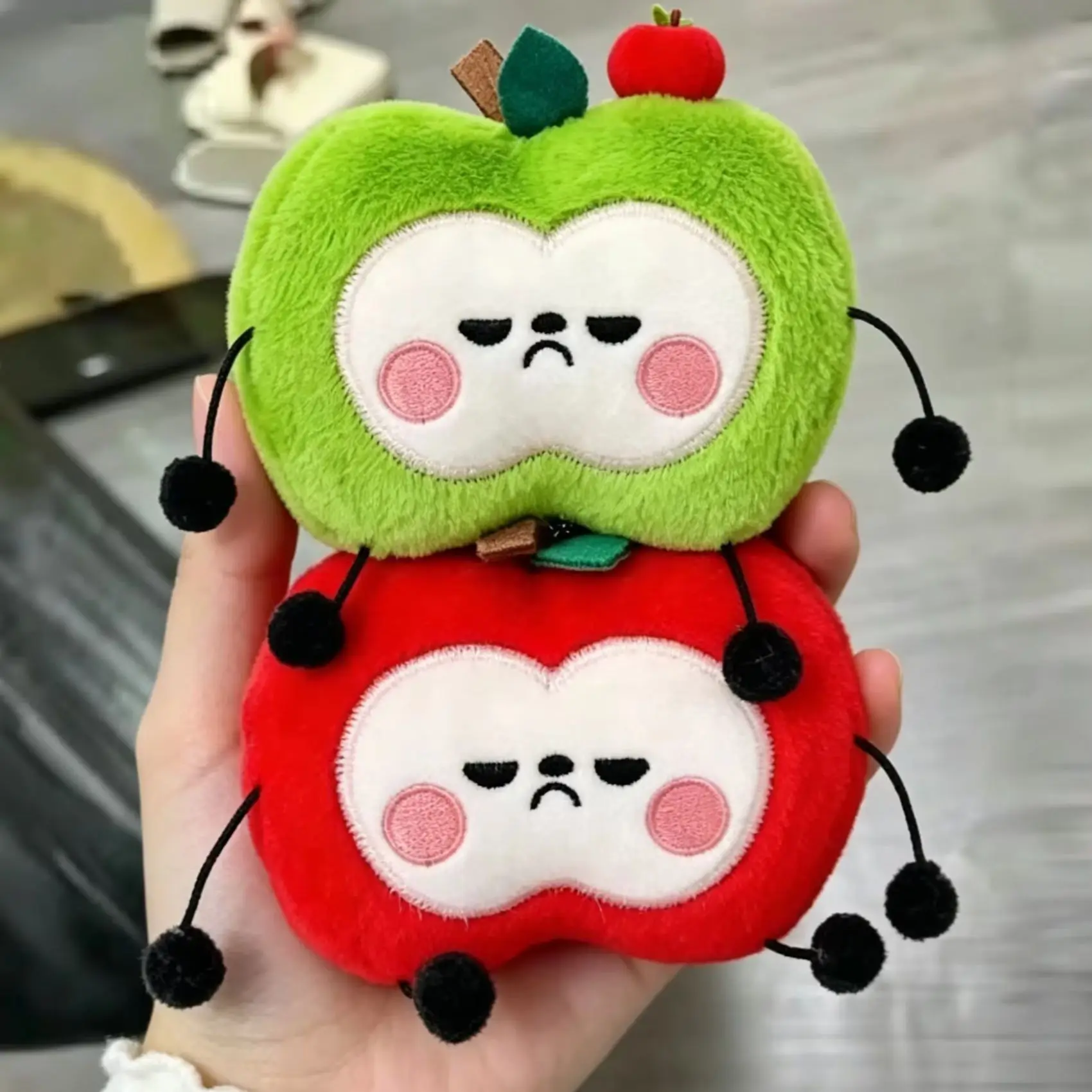 Game Love and Deepspace Caleb Cosplay Puppe Plüsch-Schlüsselanhänger Gefüllte Apfel-Puppen Niedliche Cartoon-Figur Weihnachtsdekoration Zubehör