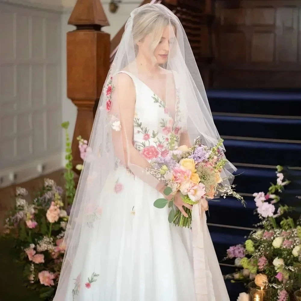 Tokyo Customized White V-Neckline Wedding Dress Sleeveless Backless Elegant Bridal Gown 2025 Court Train A-Line Wedding Gown