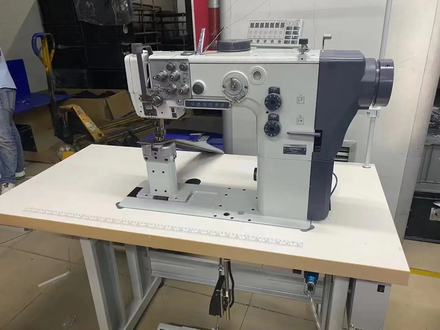 Machine for Sewing Programmed Large Sewing Area Tick Fabrick Double Long Arm Post Bed Sewing Machine