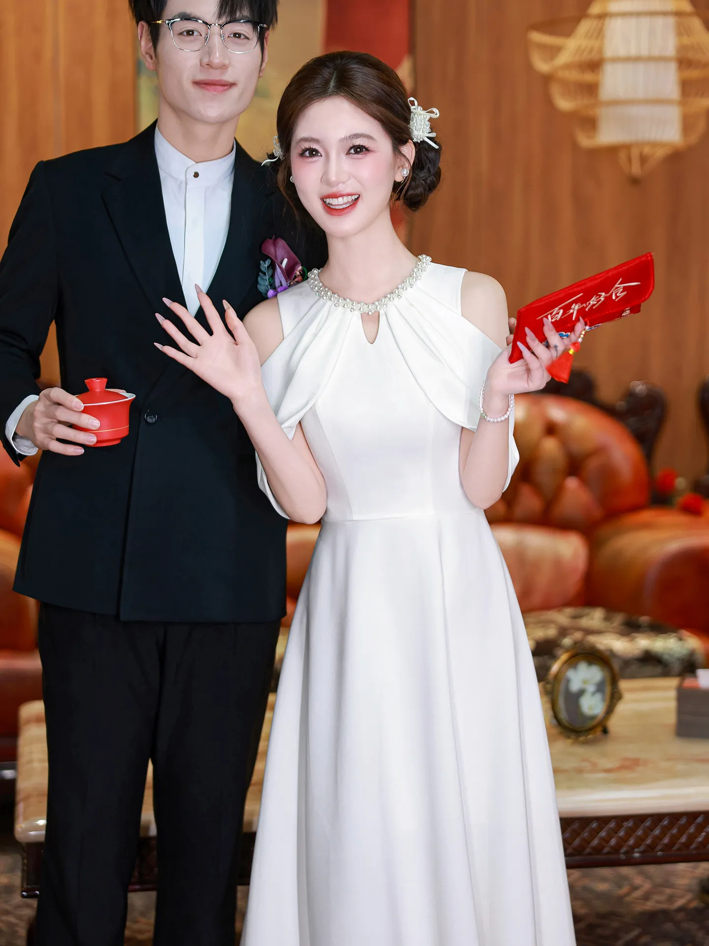 

Упрощенное атласное белое свадебное платье с открытыми плечами для церемоний и дней рождения, маленький размер, А-силуэт, на молнии, со средней талией, из искусственной кожи