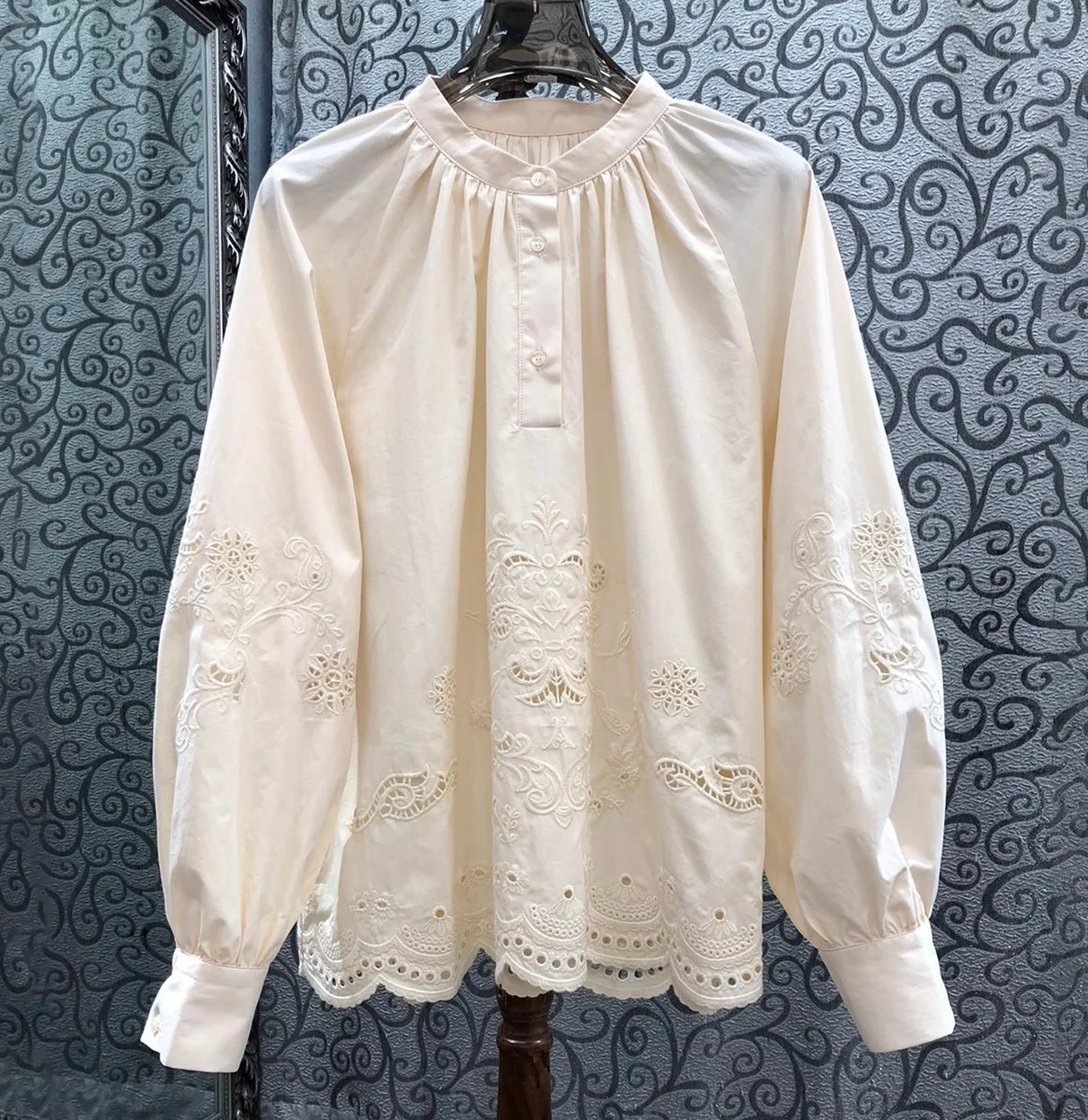

100%Cotton Blouse Shirts 2025 Autumn Style Women Exquisite Embroidery Flower Patterns Long Sleeve Elegant Loose Tops Female