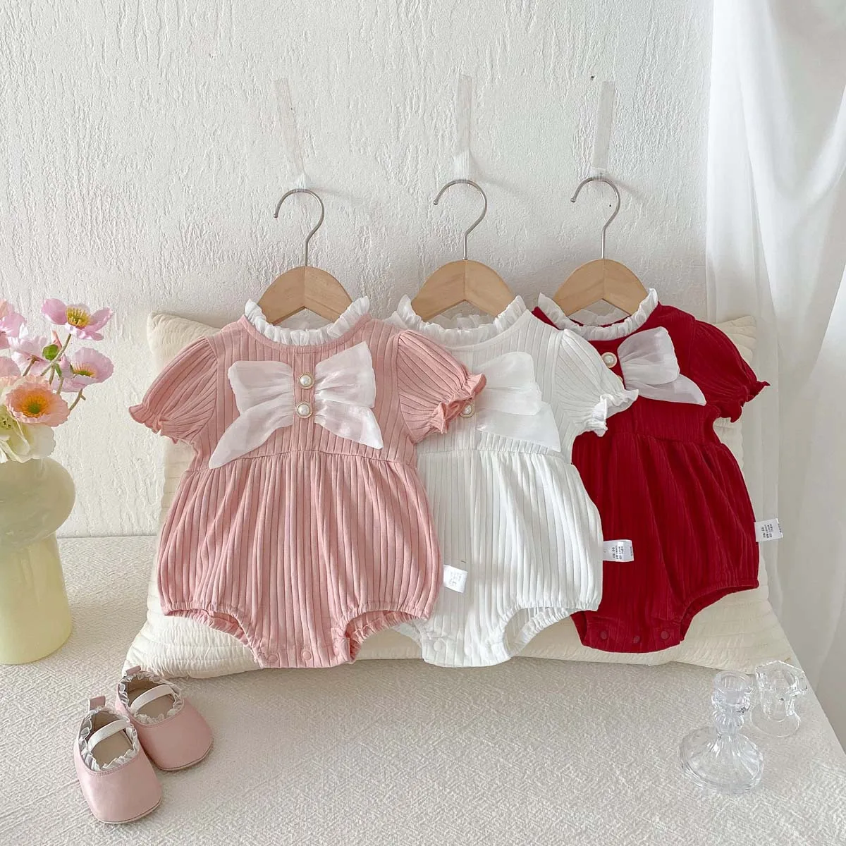 

Летняя одежда нового стиля для девочек: милый комбинезон с бантом в дворцовом стиле, короткий рукав, кружевной комбинезон-ромпер.