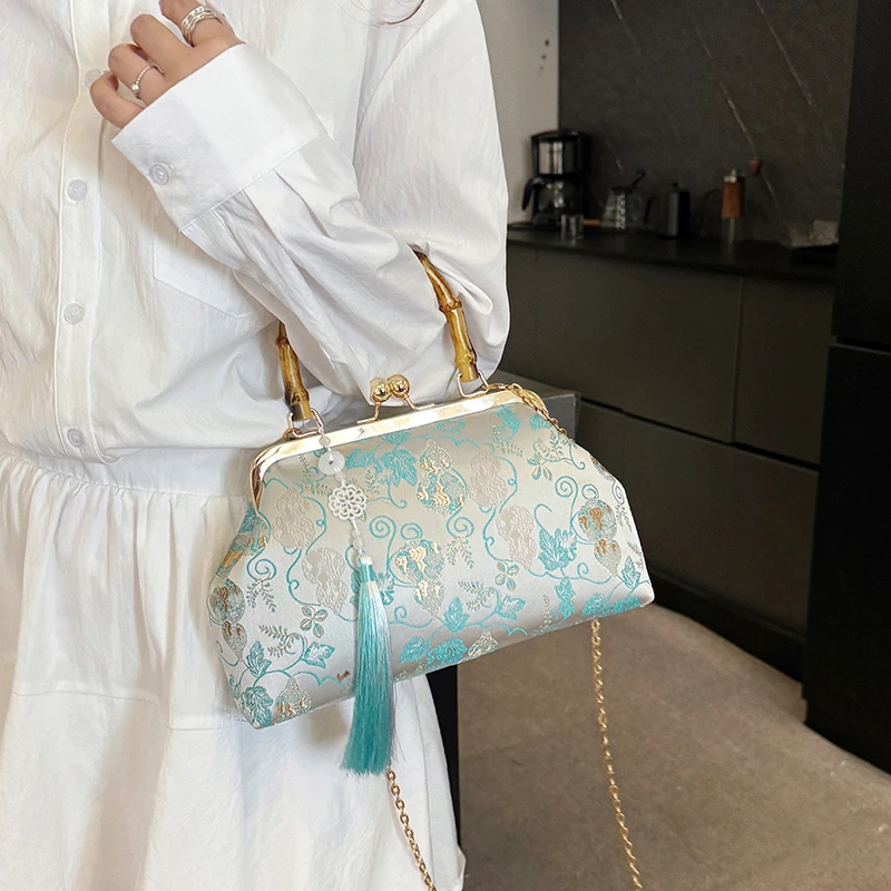 

Elegant Vintage Embroidered Shoulder Bag for Women, Fashion Boho Crossbody Purse with Tassel Clasp Closure, Evening Party Clutch
