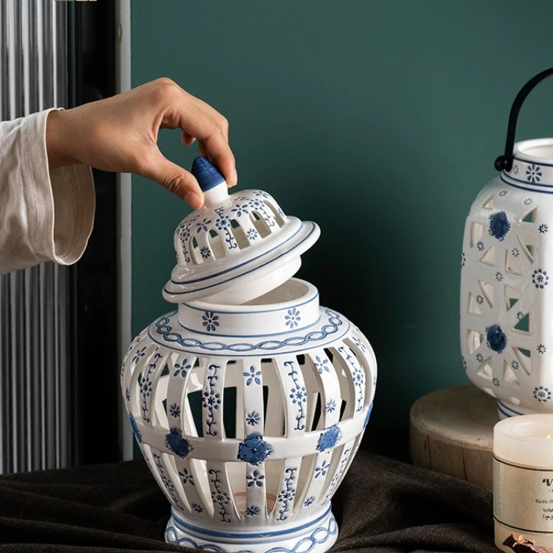 

European-style hollow jar hand-colored vine flower candlestick ornament ceramic decorative jar wine cabinet entrance cabinet