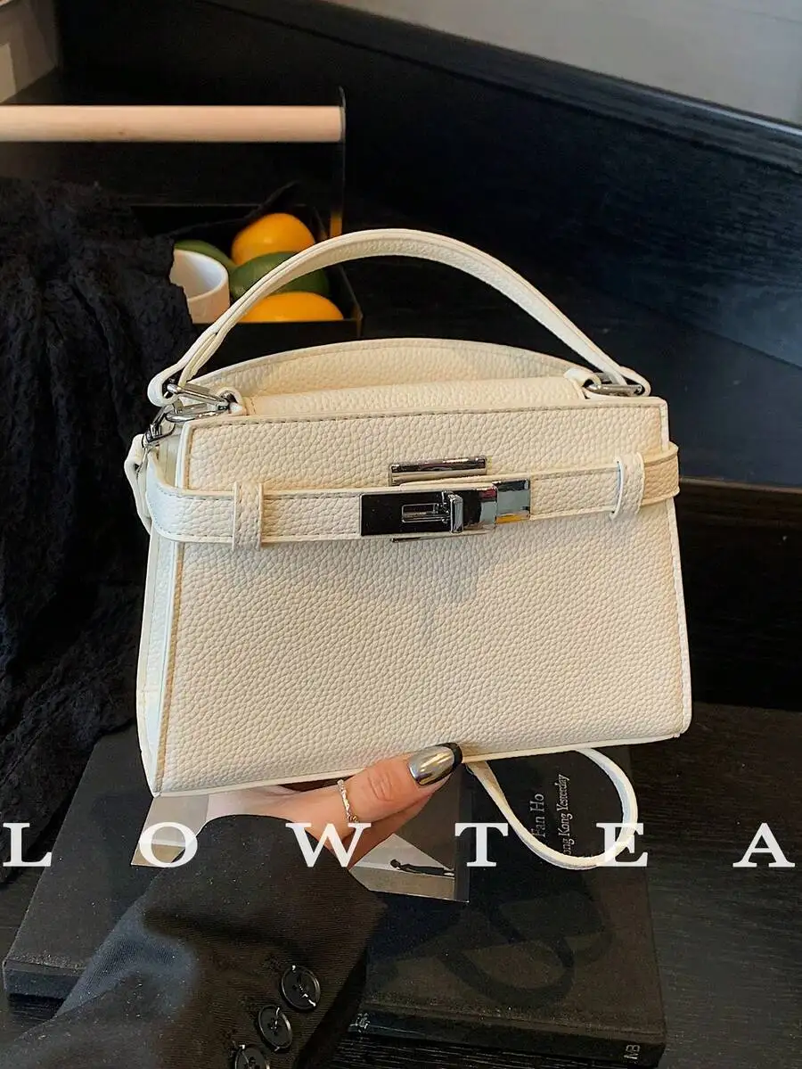 

Кремовая сумка с текстурой личи, с верхней ручкой, регулируемым ремнем и металлической застежкой