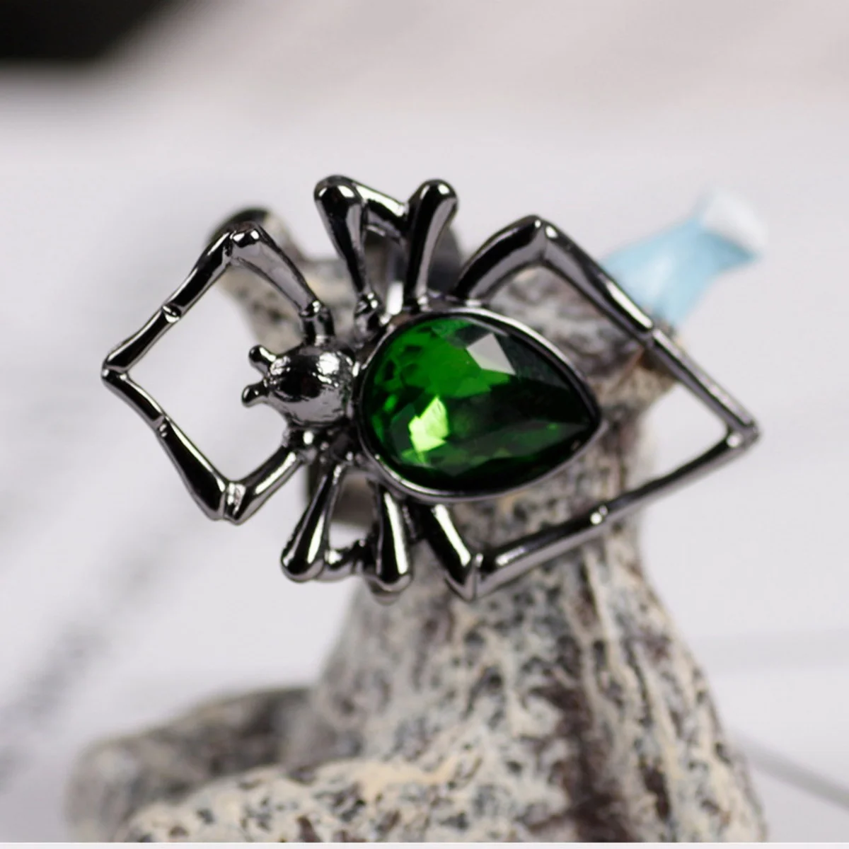 Vintage Exaggerated Green Crystal Spider Finger Rings Punk Insect Open Adjustable Rings Gothic Halloween Jewelry For Women Men