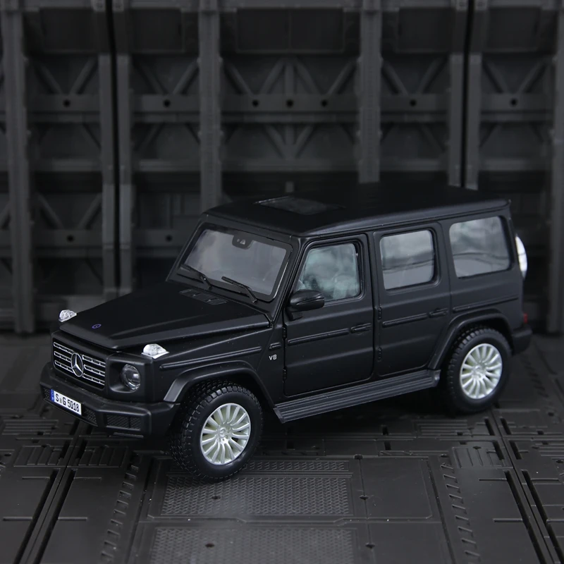 Maisto 1:25 Simulated Mercedes Benz G500 alloy car model doors can be opened rich details, fine workmanship, and good quality