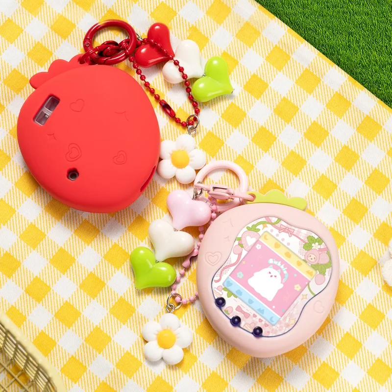 Tamagotchi Uni Smart Pet Machine Red Pink Strawberry Cute Fruit Series حافظة حماية من السيليكون مع ورق لوحة وسلسلة مفاتيح