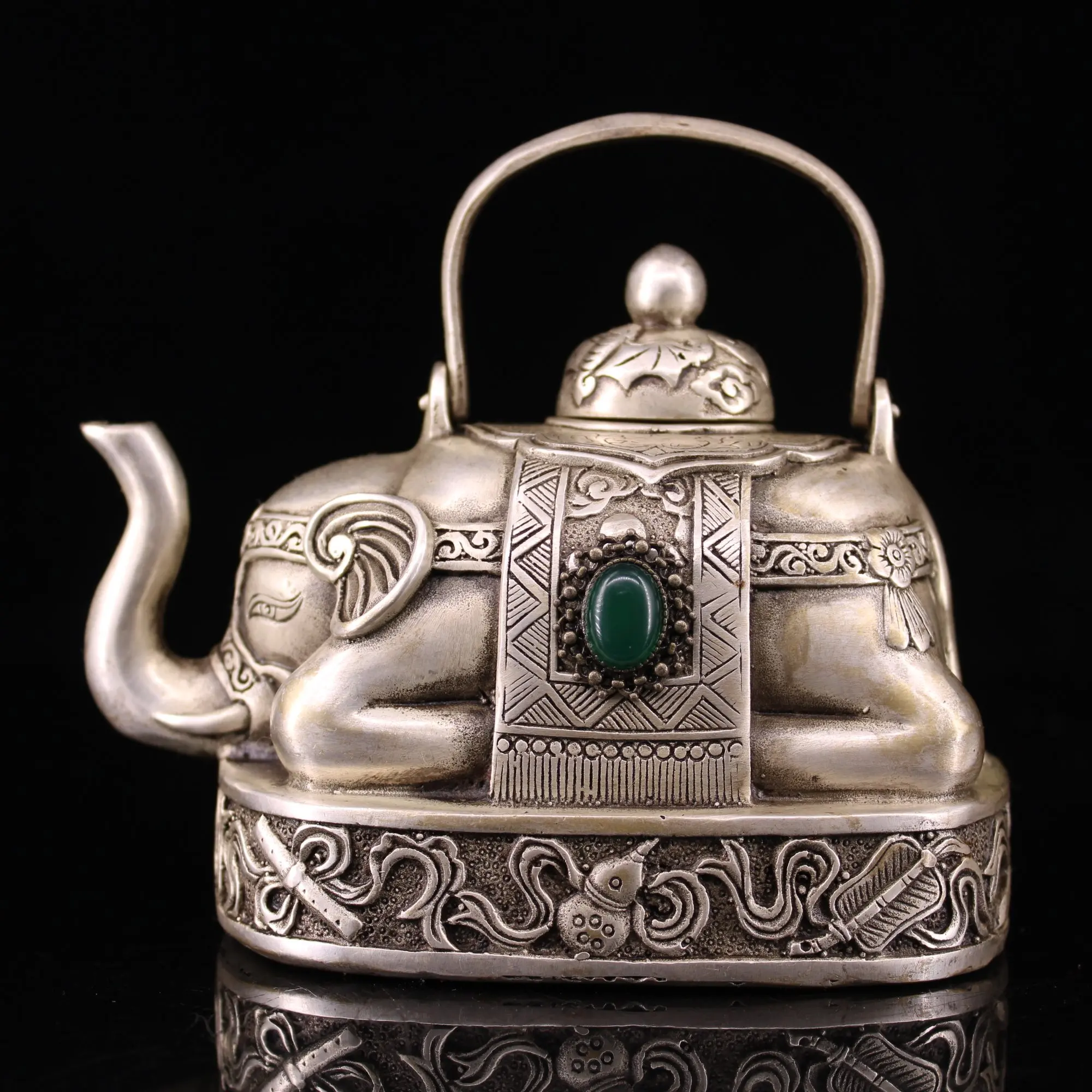 

5"Tibetan Temple Collection Old Bronze Gilt silver Mosaic Gem Elephant Statue Shape Teapot Kettle Elephant Head Mouth Pot