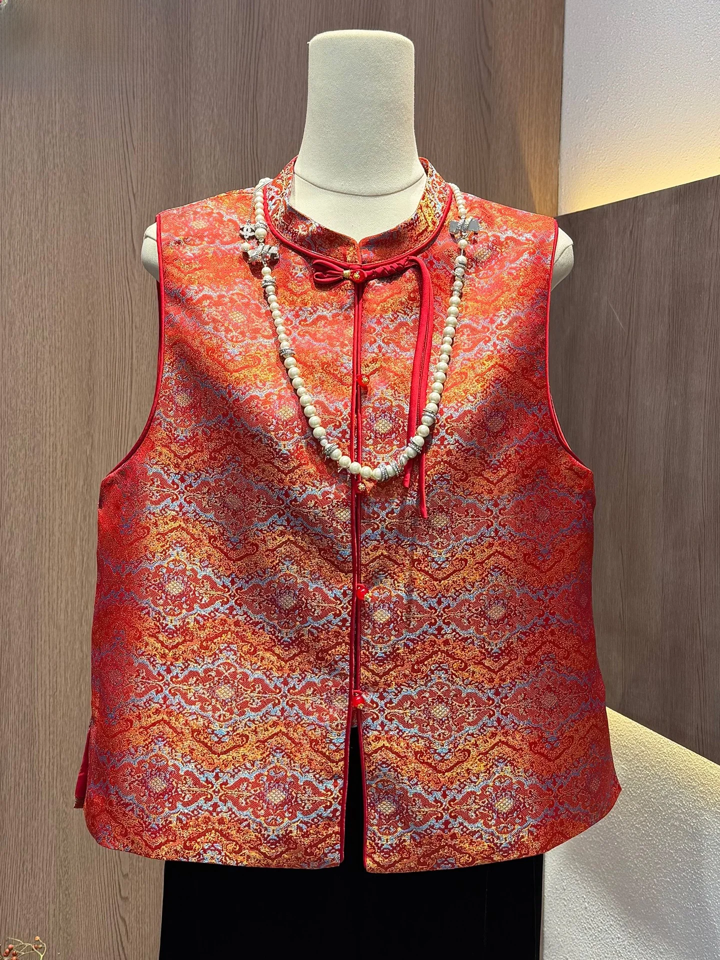 

New Year Red Song Jin Satin Flower Embroidery Loose Fit Button up Chinese Sle Women's Vest Top Middle Age Faion
