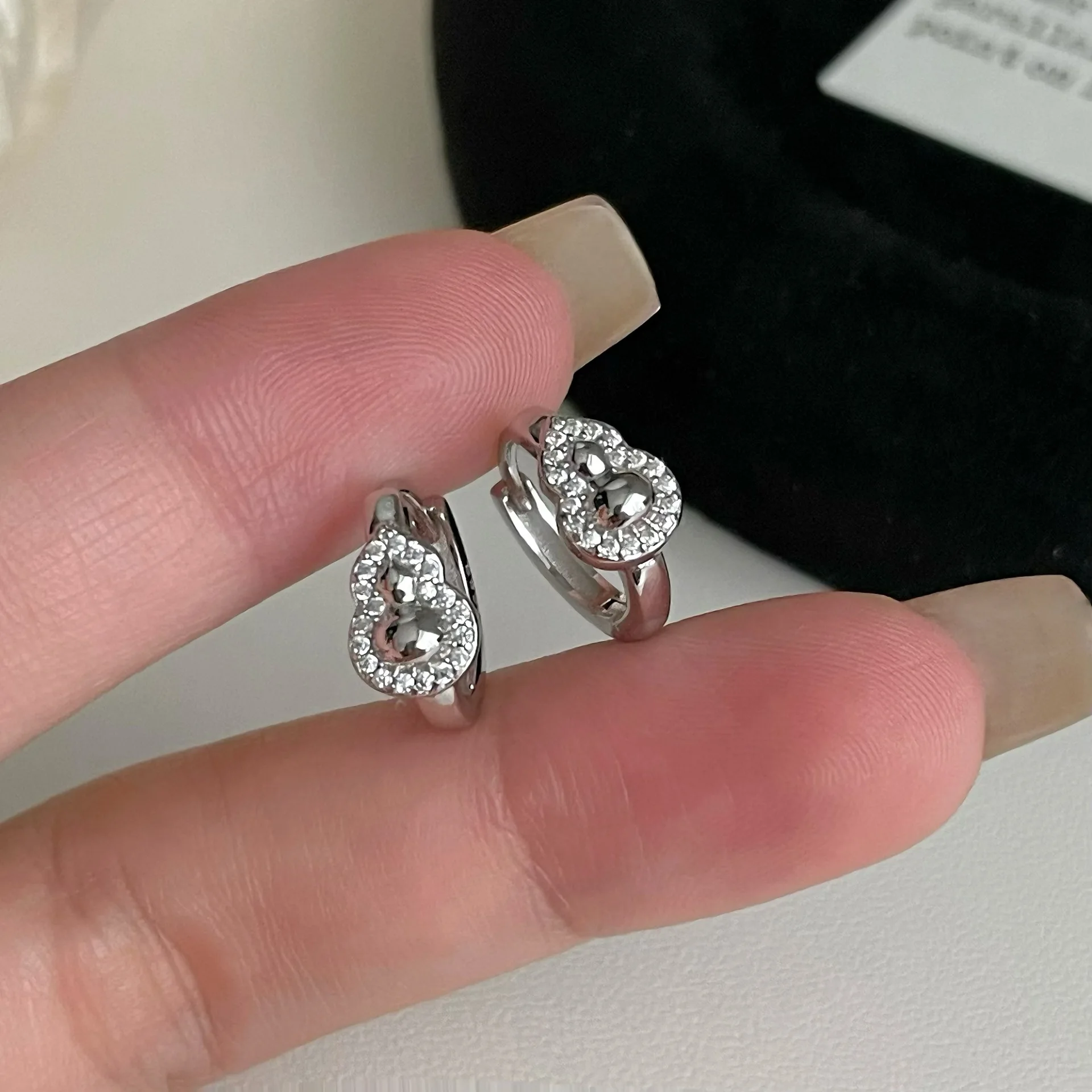 

S925 sterling silver diamond-encrusted gourd ear buckle earrings sweet cool style versatile daily simple versatile light luxury