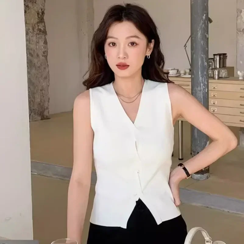 

Stylish Summer Cool Knitted Vest 2025 New Slim Sleeveless Sweater With French Design Sense