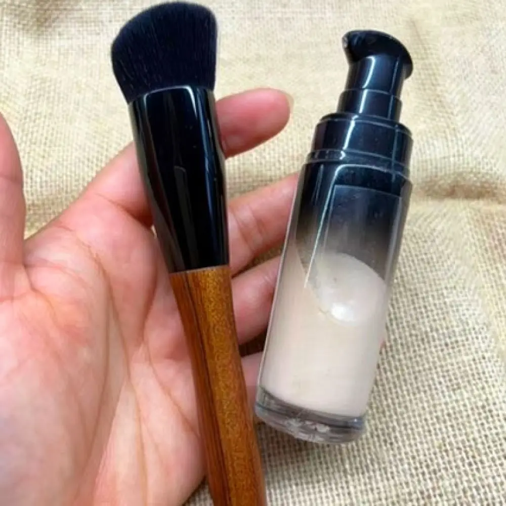 Portable Foundation Brush T02 Makeup Tool Soft Nano Bristles Real Wood Handle Perfect For Liquid Cream Base Beauty Cosmetics