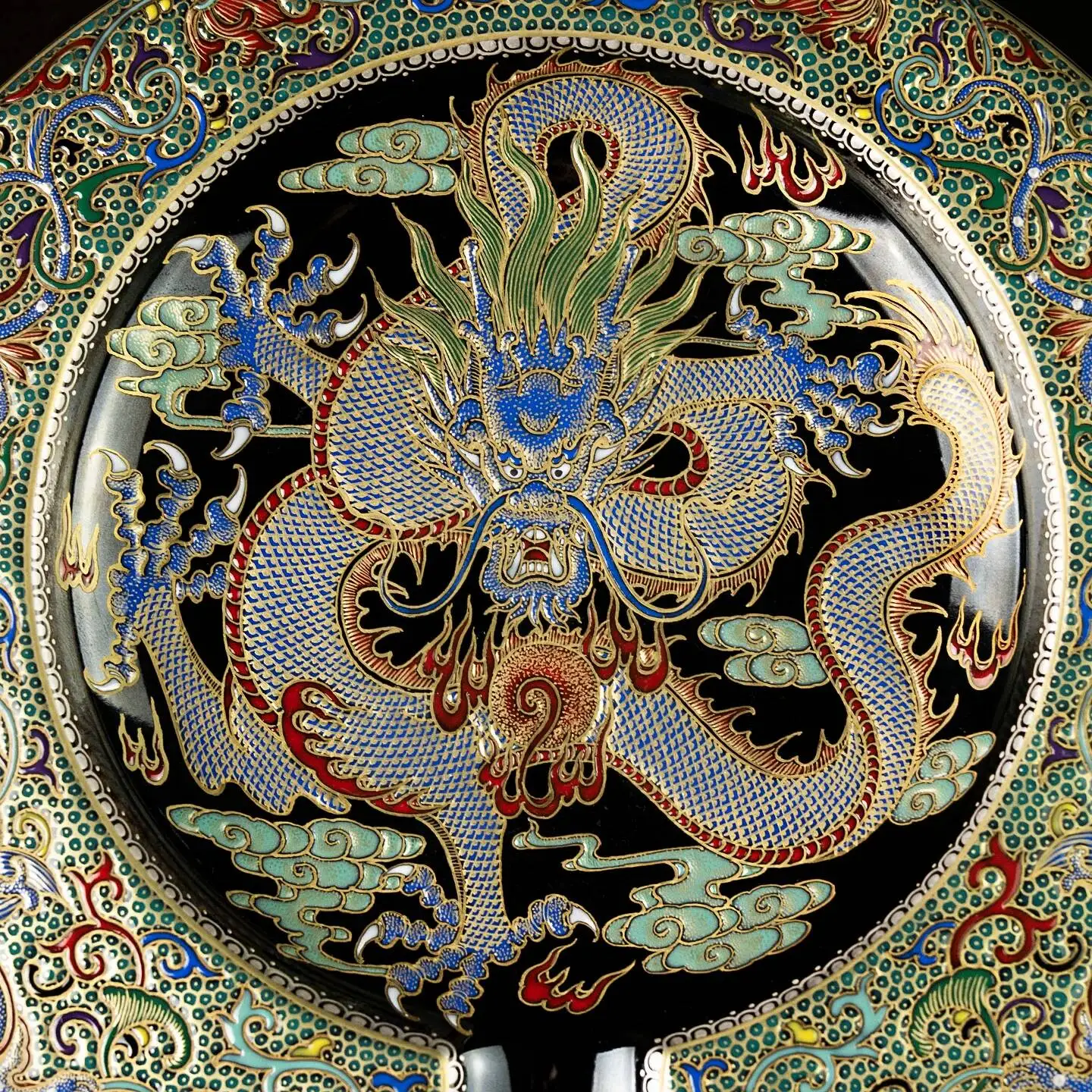 Holy Mountain Jingdezhen High-End Enamel Colorful Gold And Silver Entwined Ornament ‌ Dragon Pattern Ashtray Cigar Holder