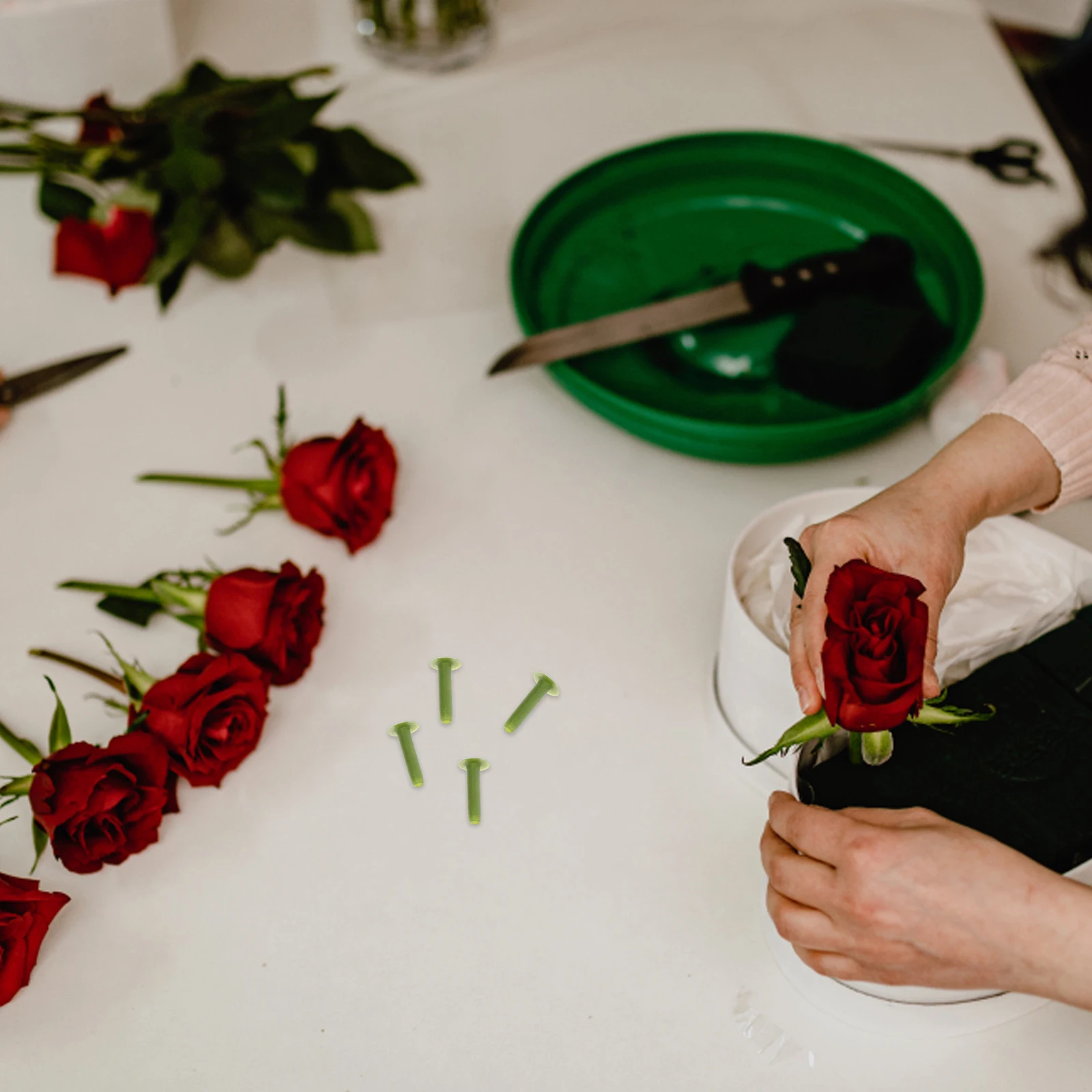 

100Pcs Artificial Flower Pole Nails Plastic Spiral Nails DIY Floral Arrangement Tool Flower Accessories for Crafts