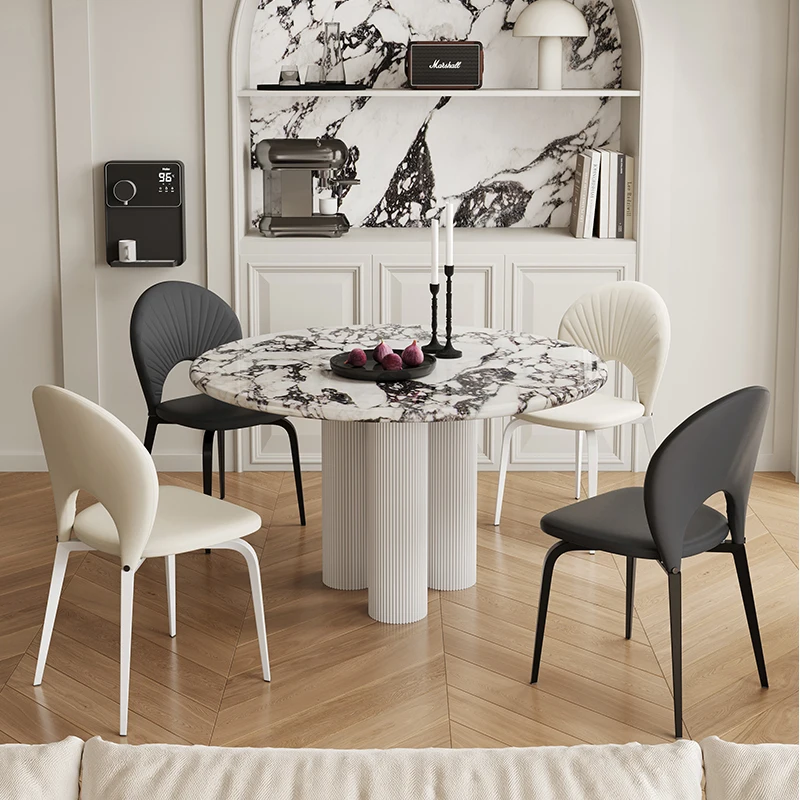 

Высококлассный круглый мраморный стол - французский круглый мраморный стол с кремовыми стульями, современная эстетика в стиле модерн для современной квартиры