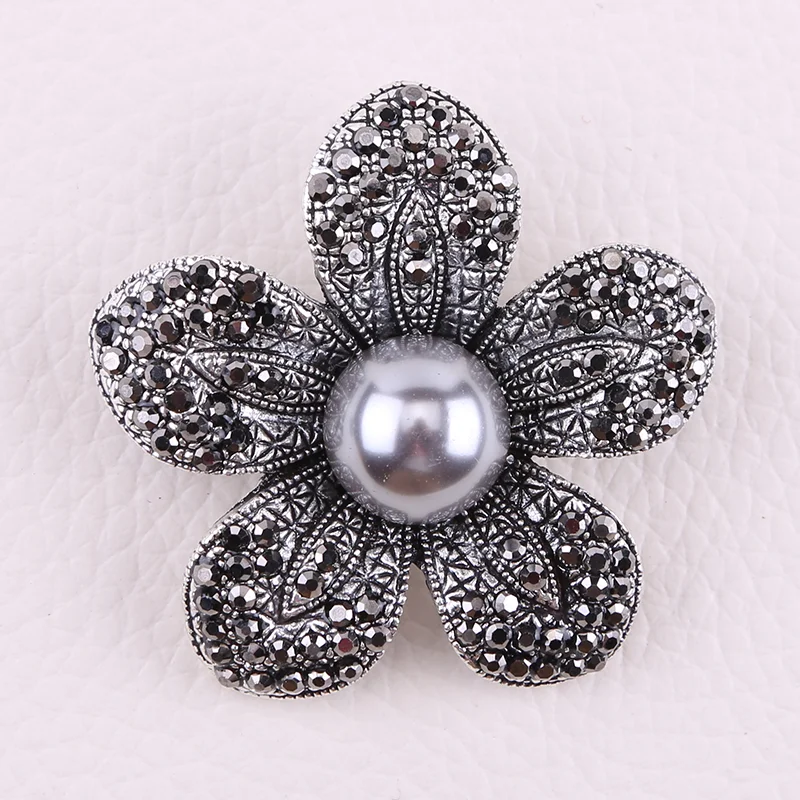 Trendy Black Pearl Flower Brooches for Women Unisex Plant Pins Multi-color Available Office Party Accessories Gifts